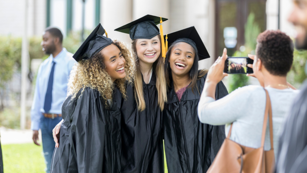 Read more about the article What To Expect at a Graduation Ceremony?